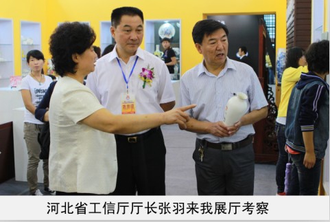 大屌操穴视频正在播放省工信厅厅长来我厅考察